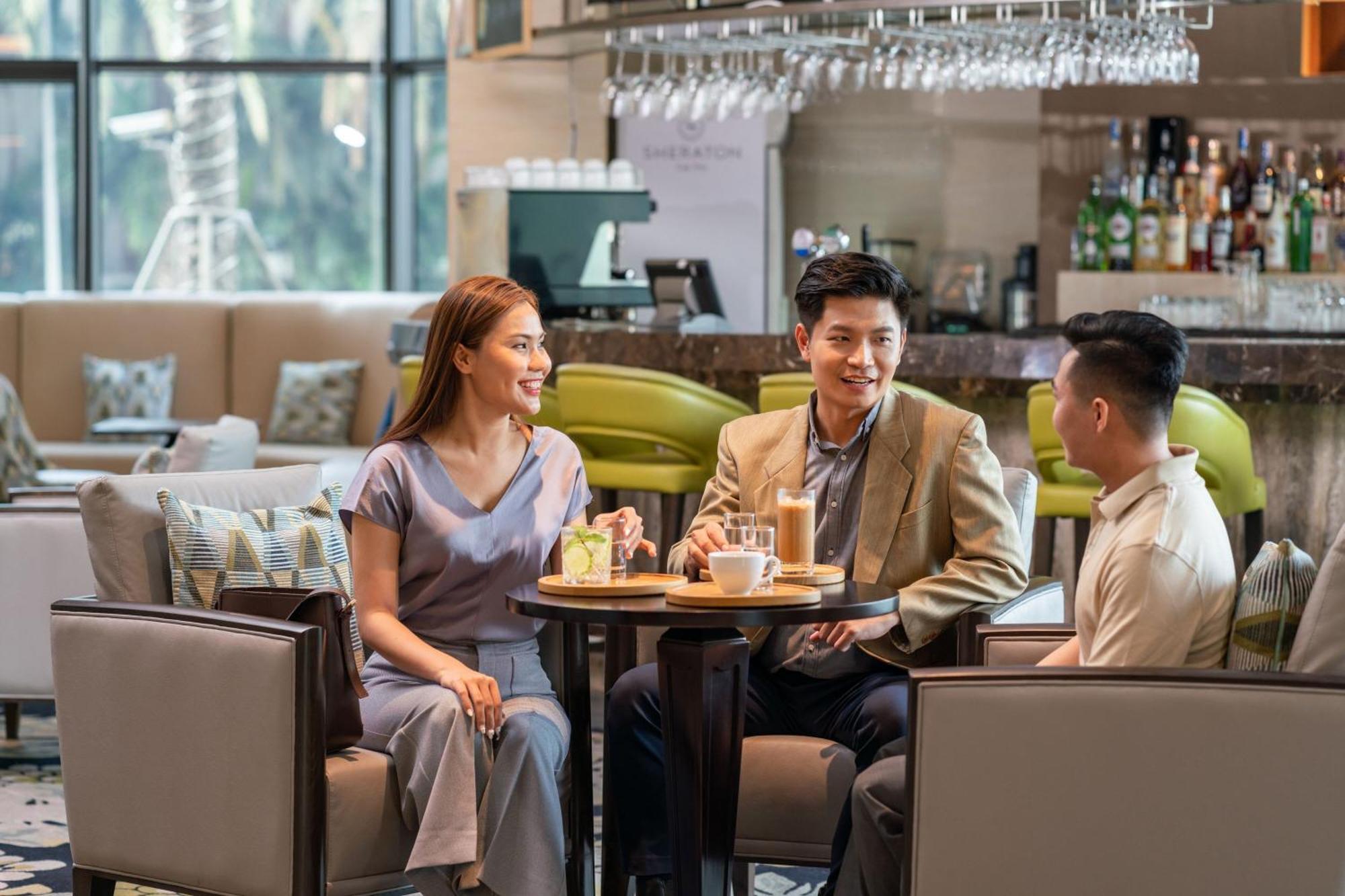 Sheraton Can Tho Exteriér fotografie The Lounge at Hong Kong International Airport