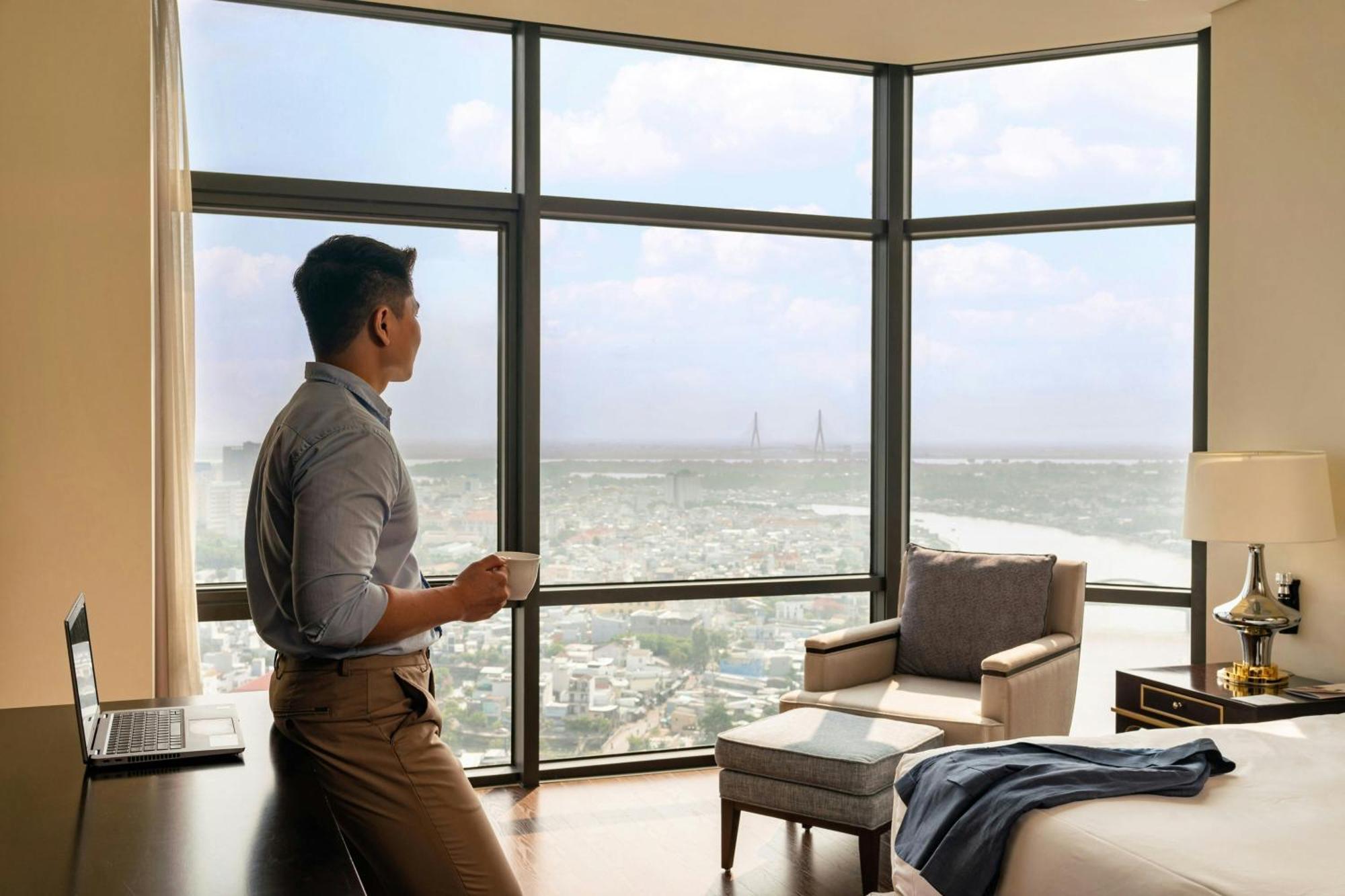 Sheraton Can Tho Exteriér fotografie A view from a suite at the Ritz-Carlton, Dubai